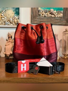 Harveys Seatbelt Vamp Vampire Park Hopper Bag